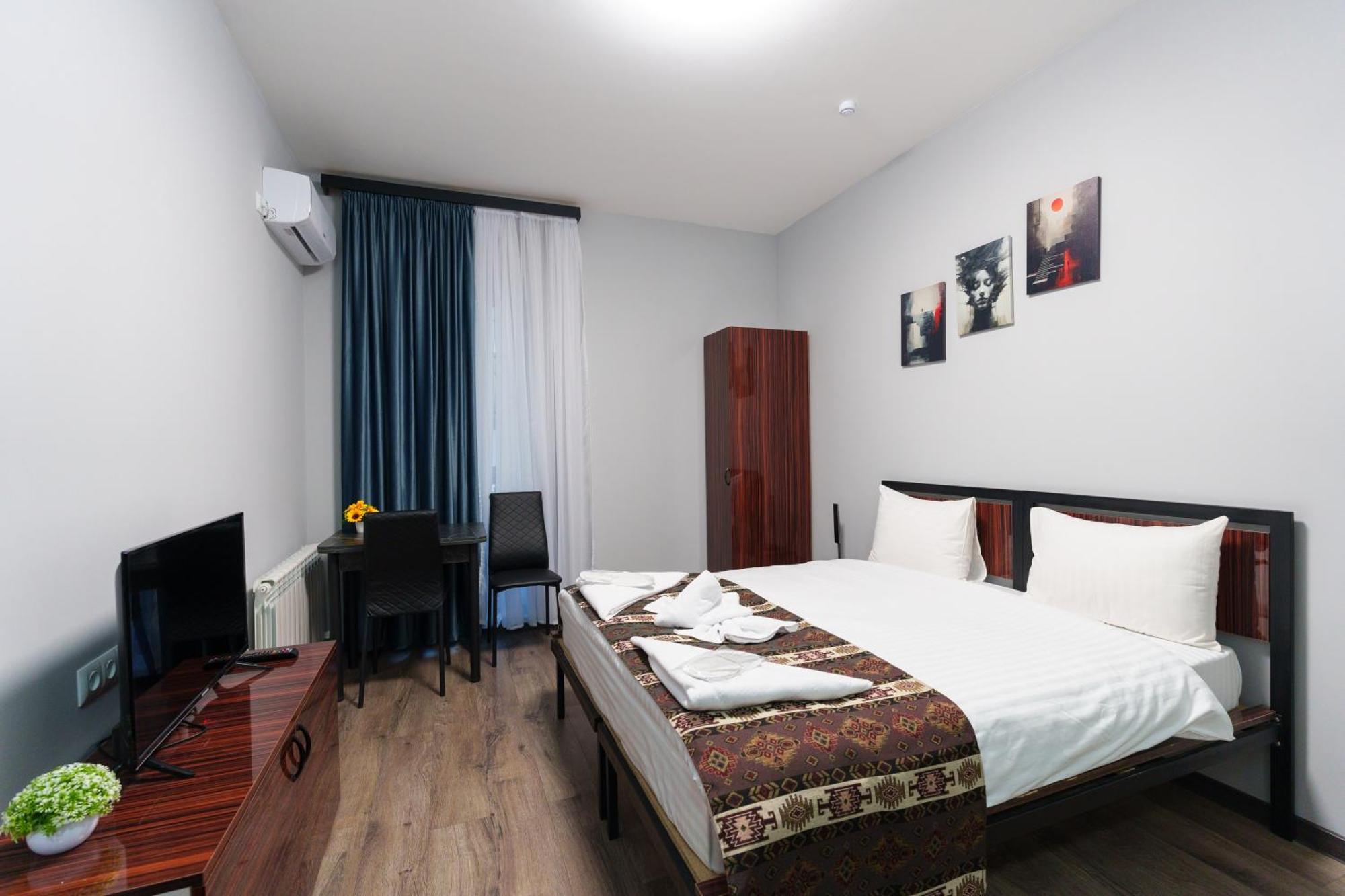Gh Family Hotel Єреван Екстер'єр фото