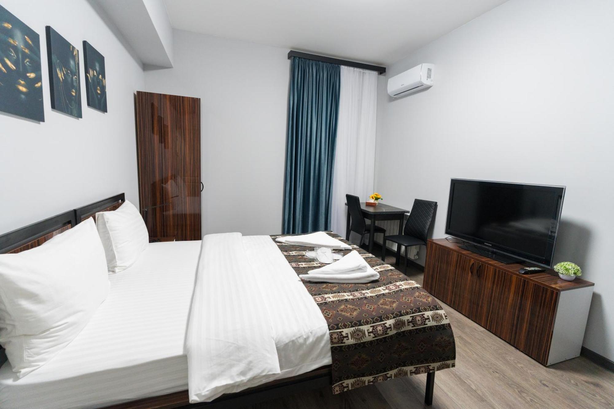 Gh Family Hotel Єреван Екстер'єр фото